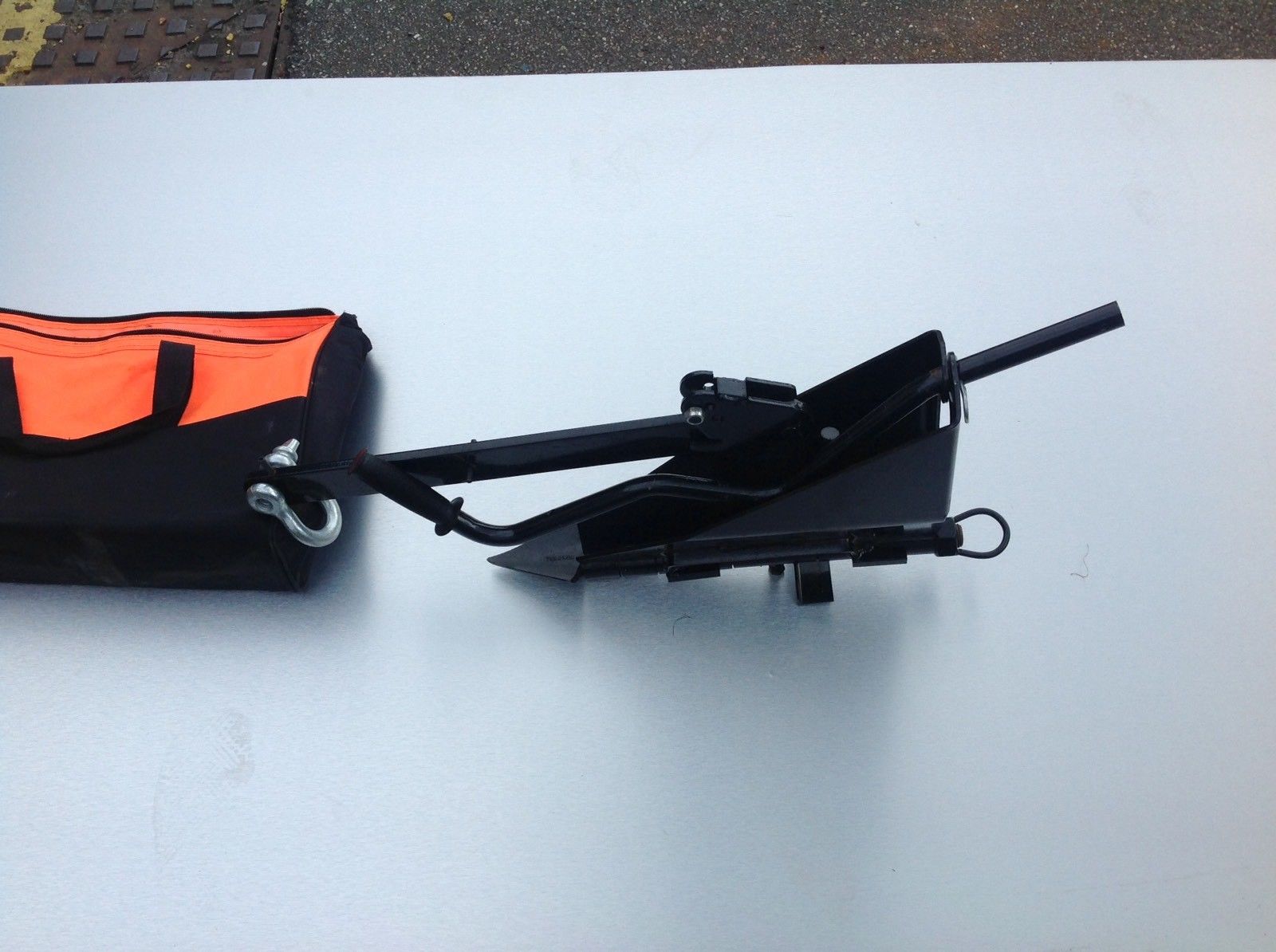 10,000LB Ground Anchor Winch Recovery LR Challenge